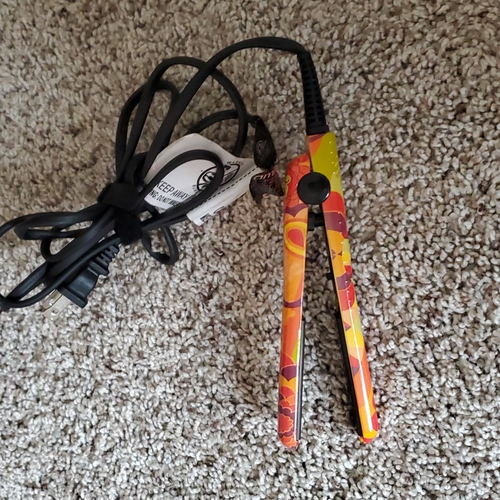 Travel hair straightener